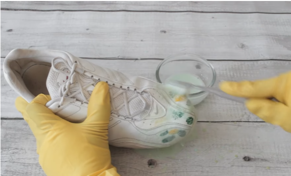9 Best methods How to remove paint from leather shoes?